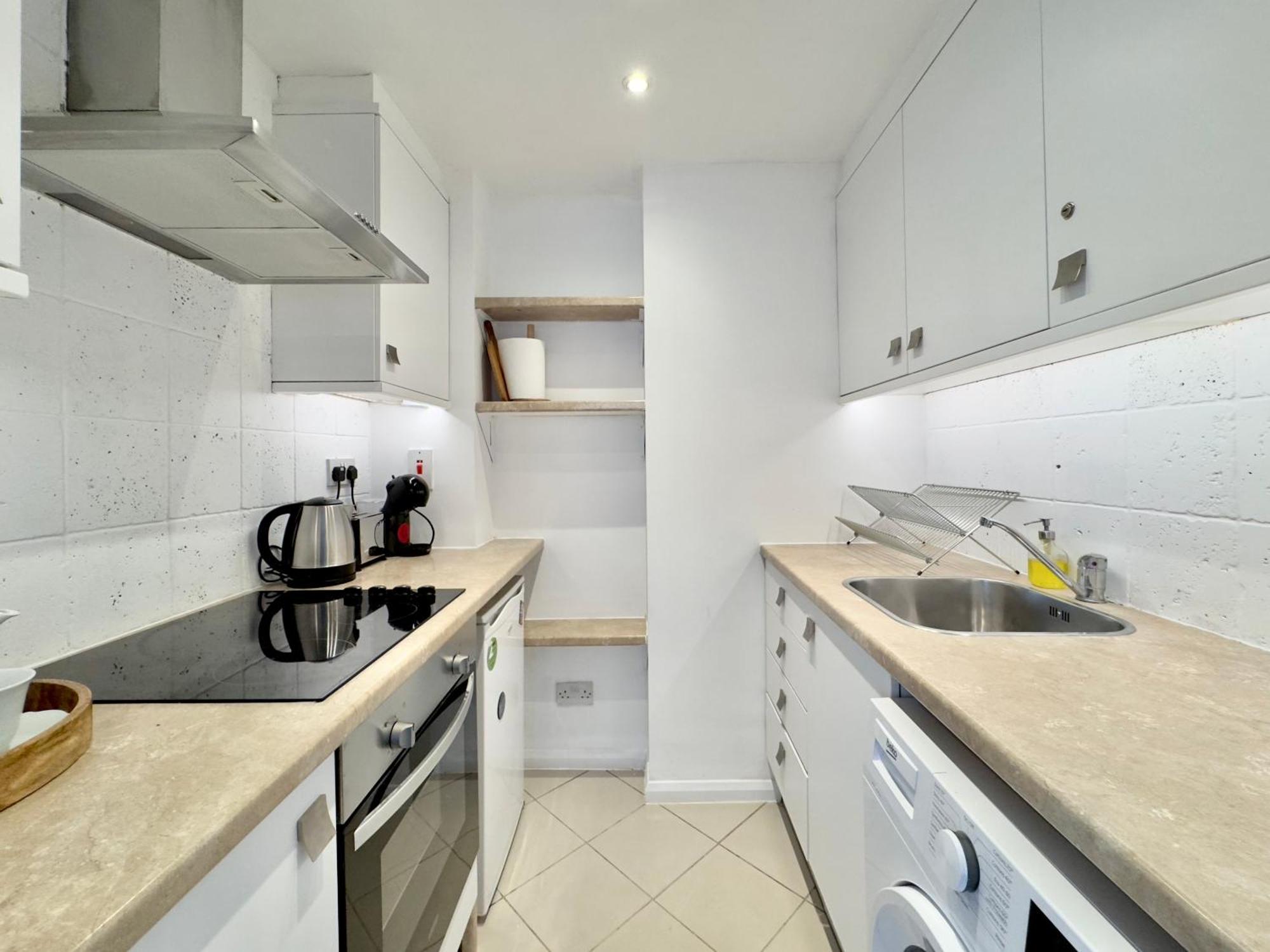 Apartment Chic Marble Arch With 100 Inch Cinema & Premium Mattress, By The Design Traveller London