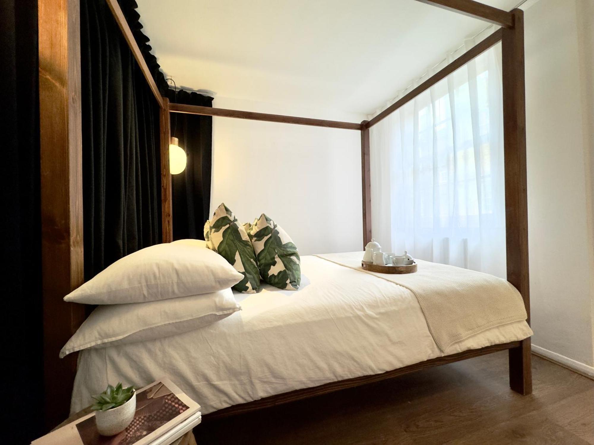 Chic Marble Arch With 100 Inch Cinema & Premium Mattress, By The Design Traveller London
