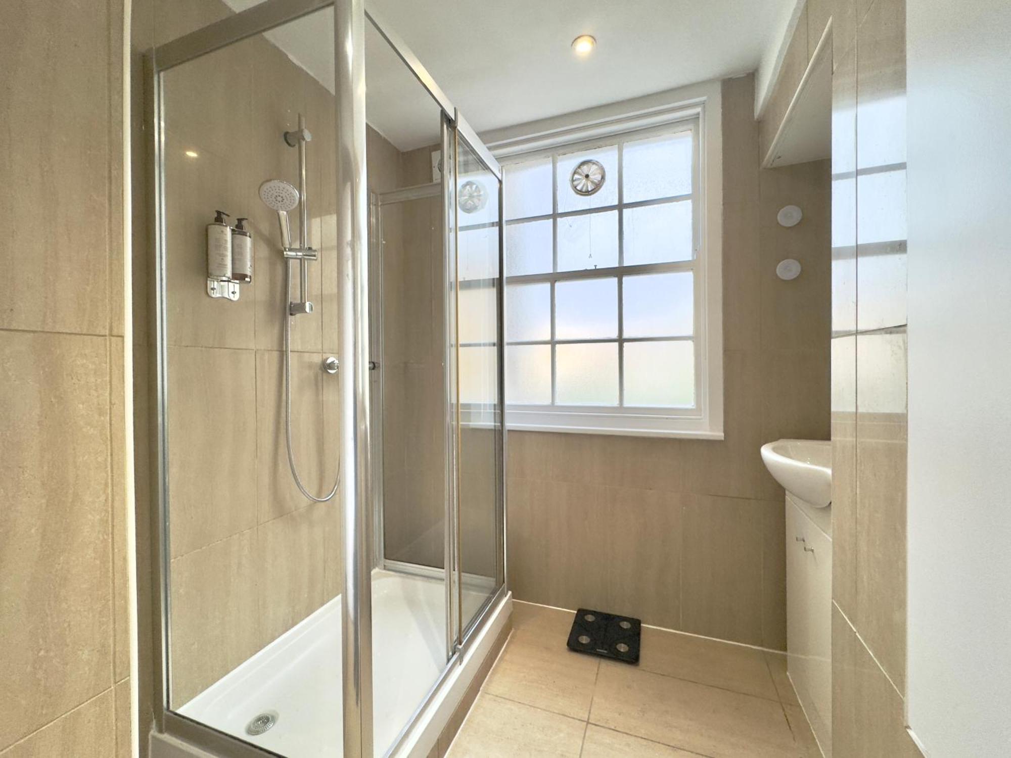 Chic Marble Arch With 100 Inch Cinema & Premium Mattress, By The Design Traveller London