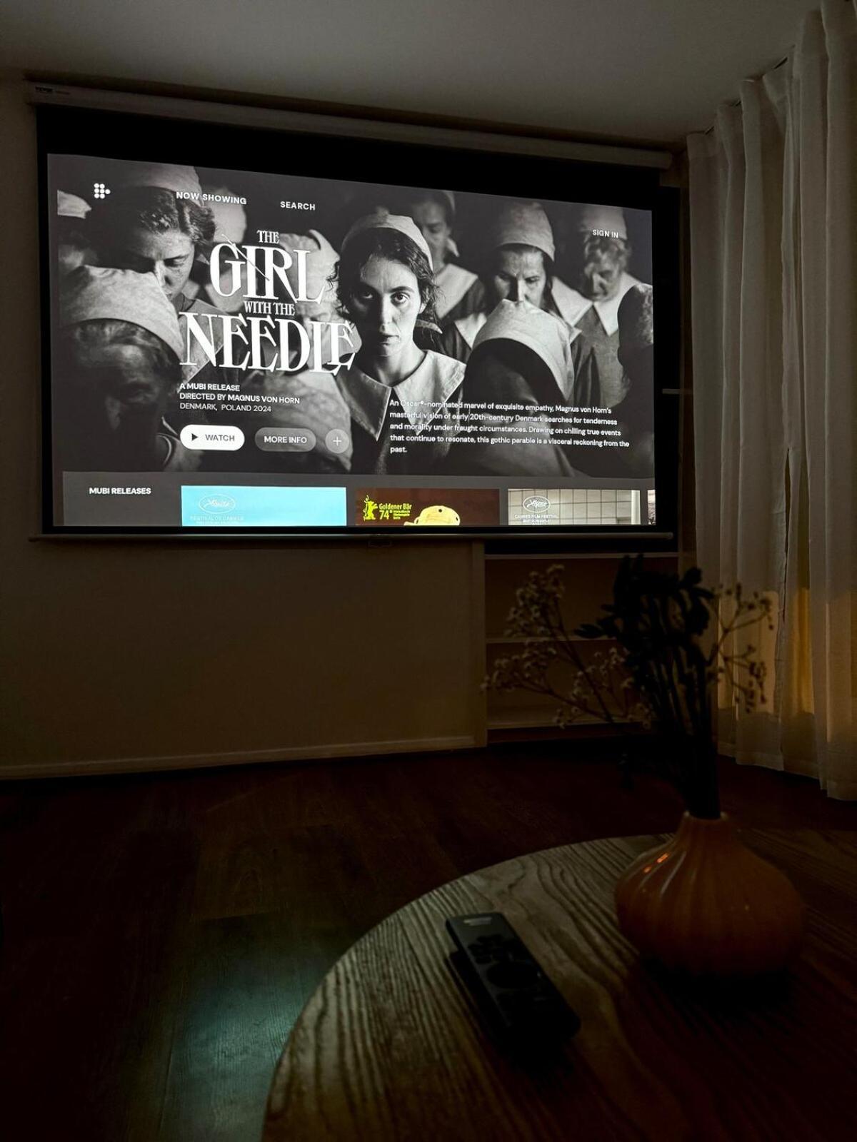 Chic Marble Arch With 100 Inch Cinema & Premium Mattress, By The Design Traveller Apartment London