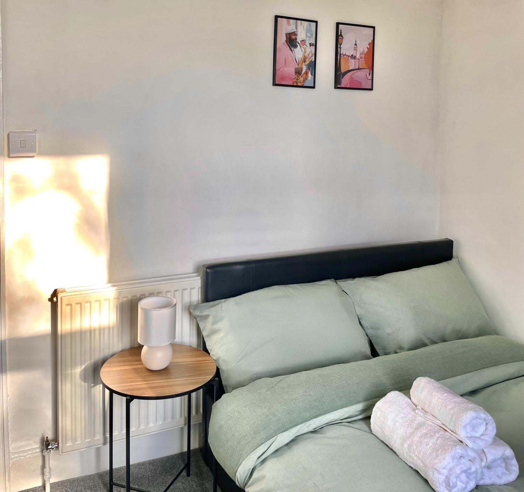 Gasthof Cosy Double A Stones Throw From Wembley Stadium *