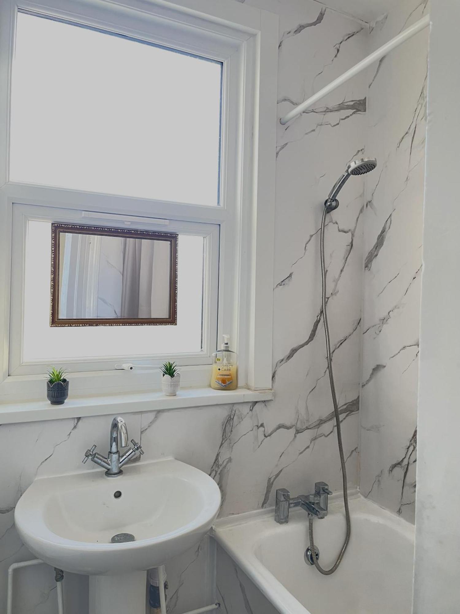 Cosy Double A Stones Throw From Wembley Stadium Gasthof *