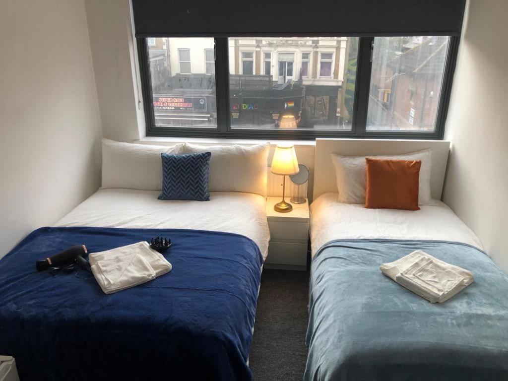 Euston Station Flat2 *