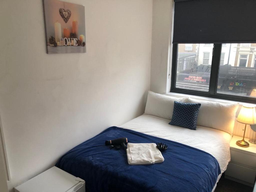 Euston Station Flat2 *