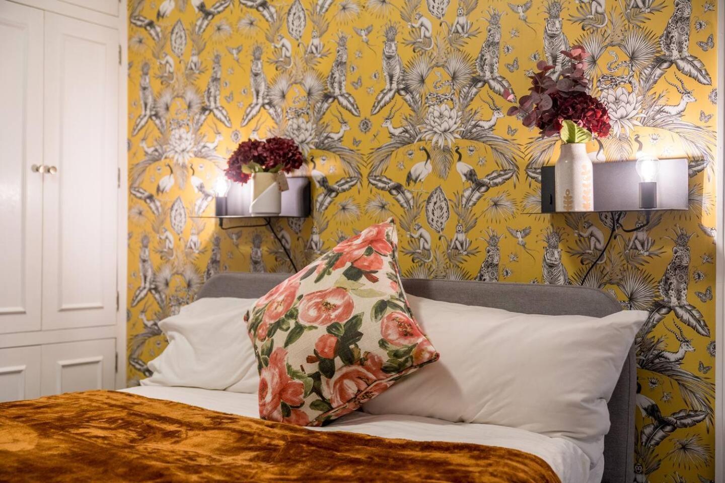 Niru Experience Chelsea Oasis With Courtyard Appartement Londen
