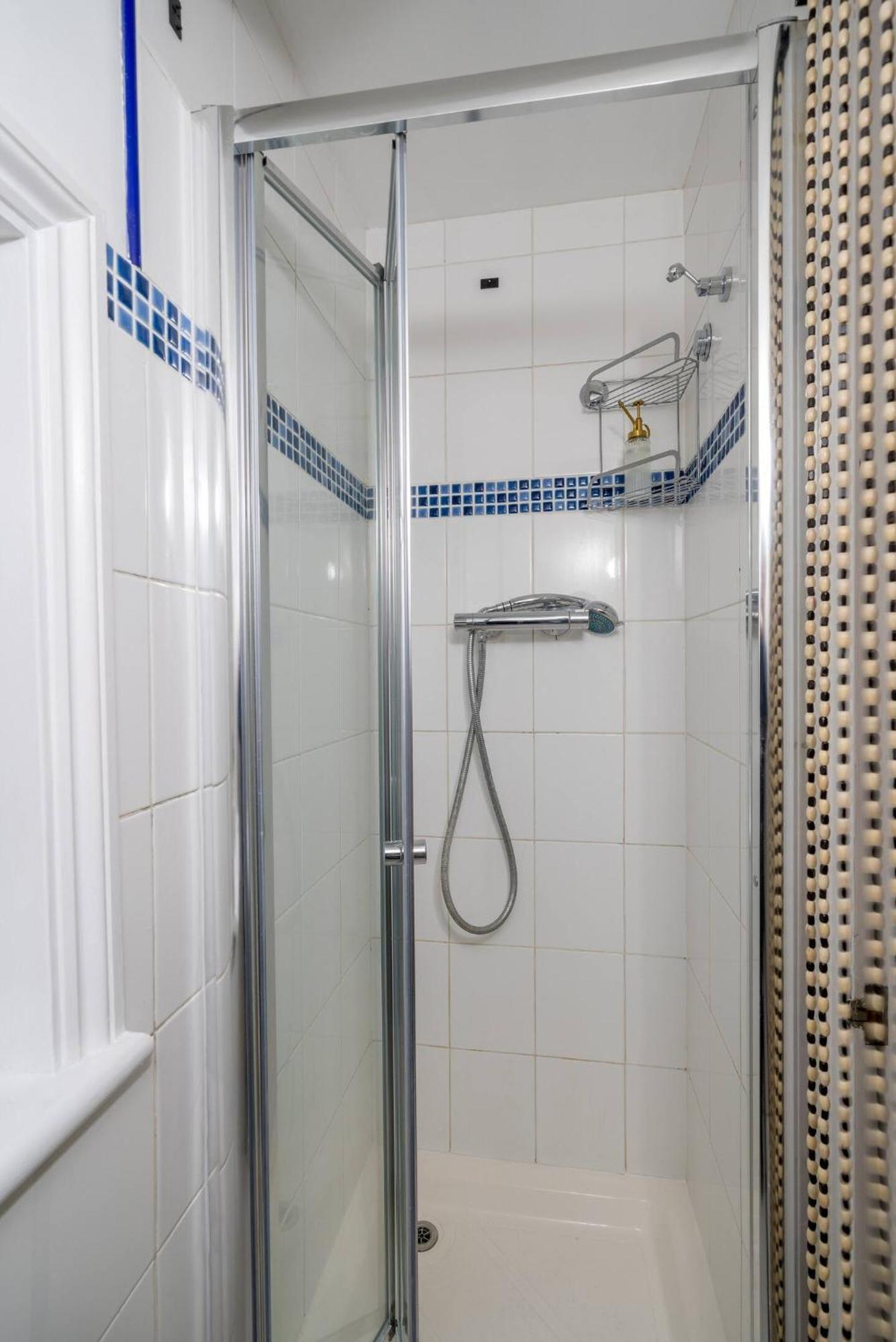 Appartement Niru Experience Chelsea Oasis With Courtyard Londen