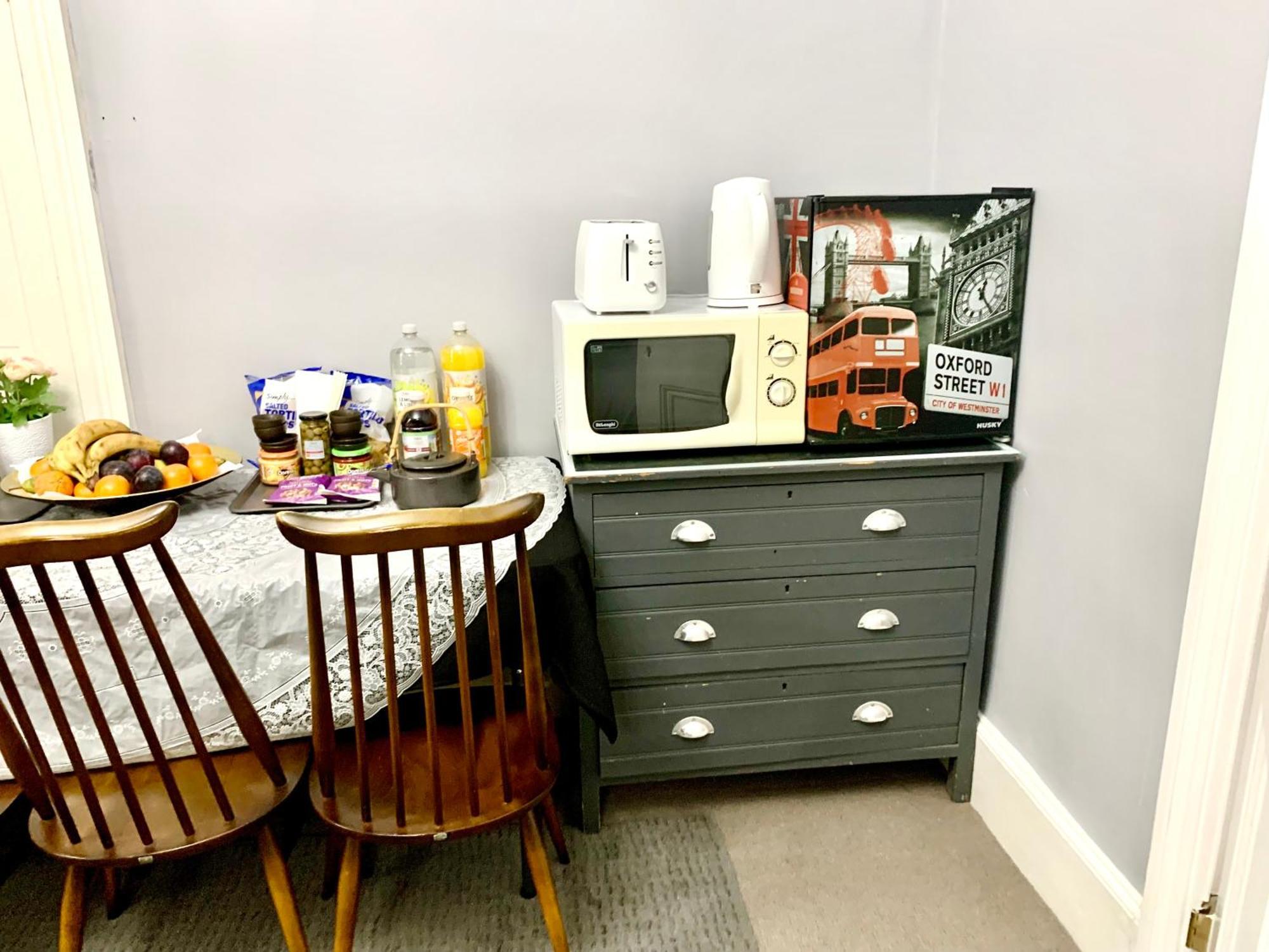 Bumble Bee Hostal *