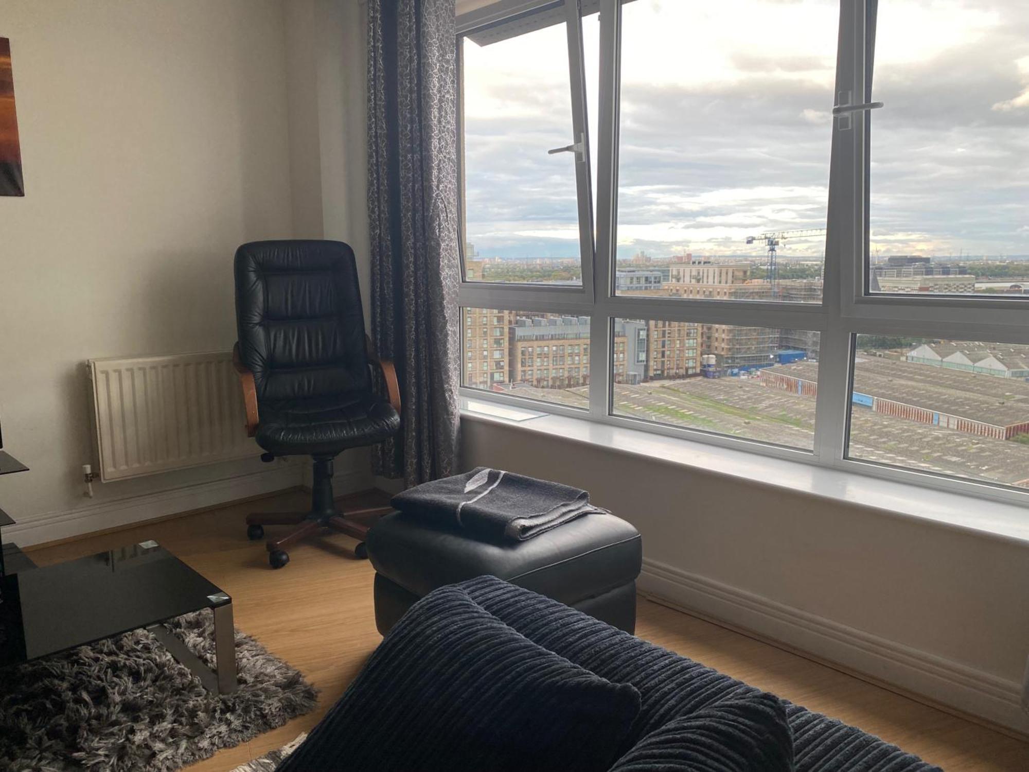 2 Bed Parking Balcony River View Apartment *