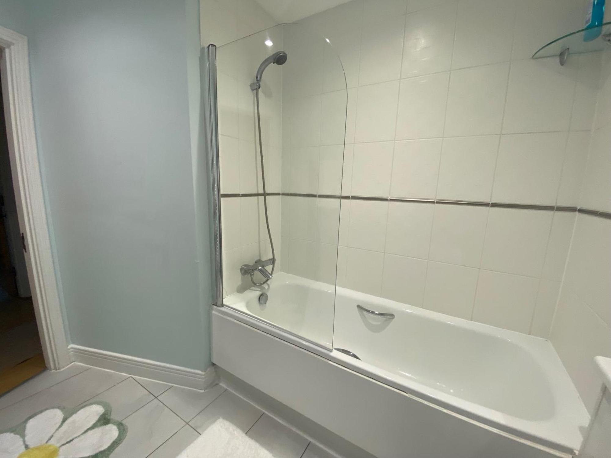 2 Bed Parking Balcony River View London