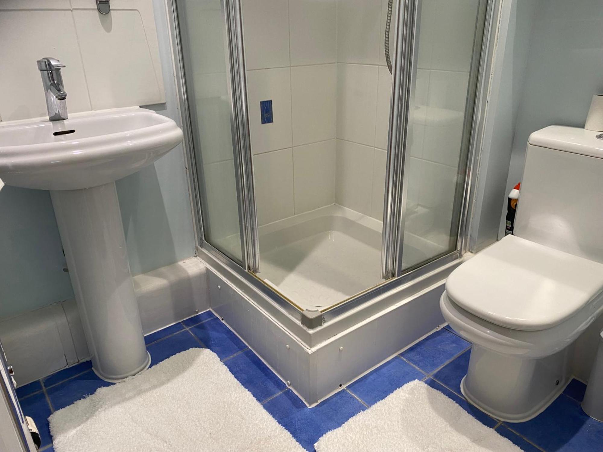 2 Bed Parking Balcony River View London