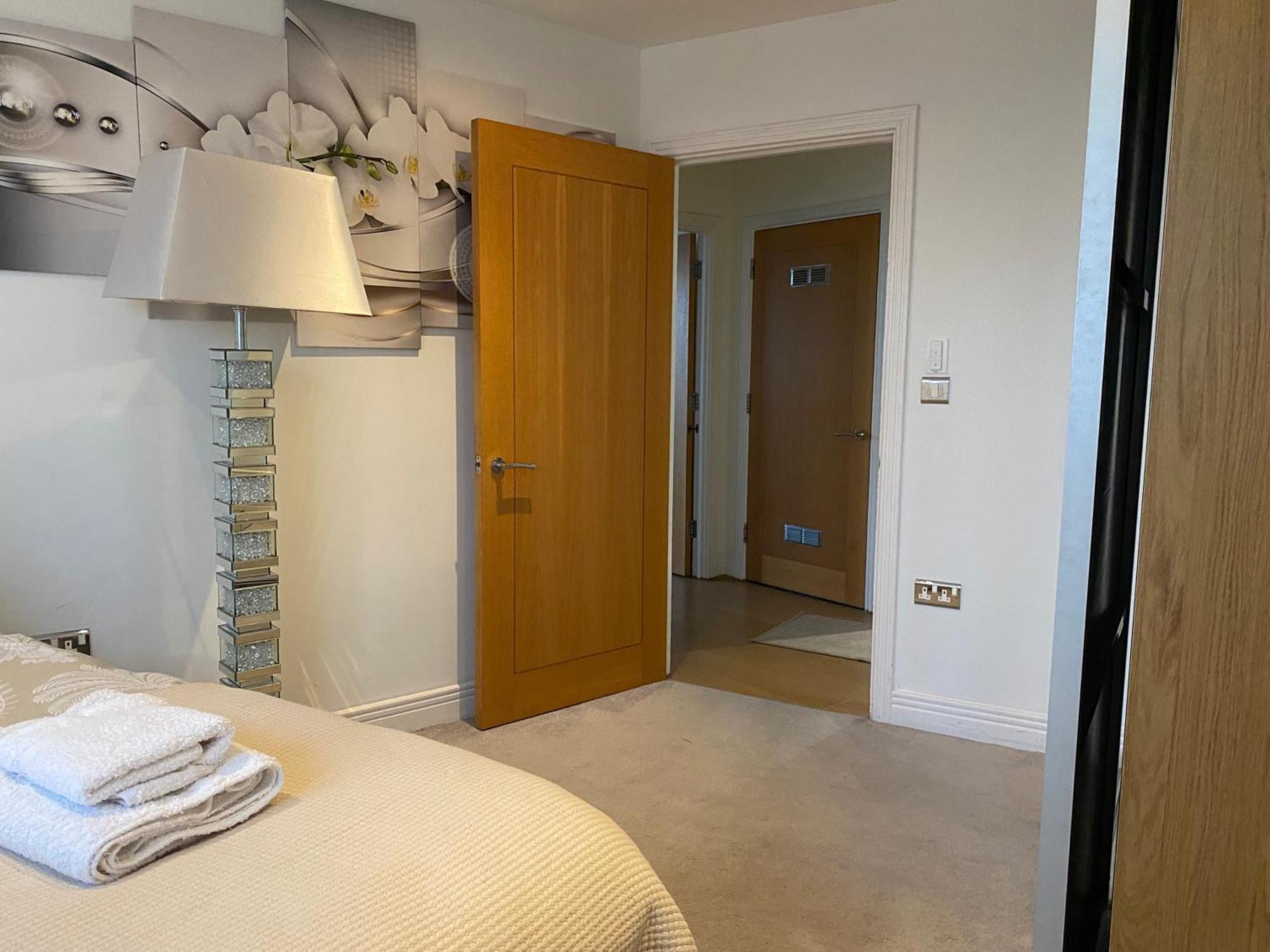 2 Bed Parking Balcony River View * London