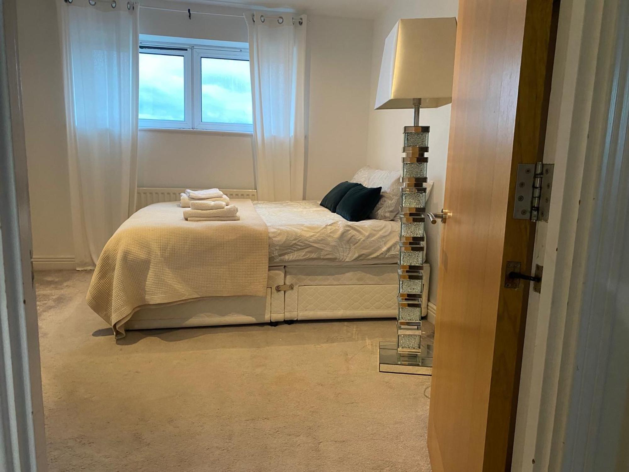 2 Bed Parking Balcony River View Apartment