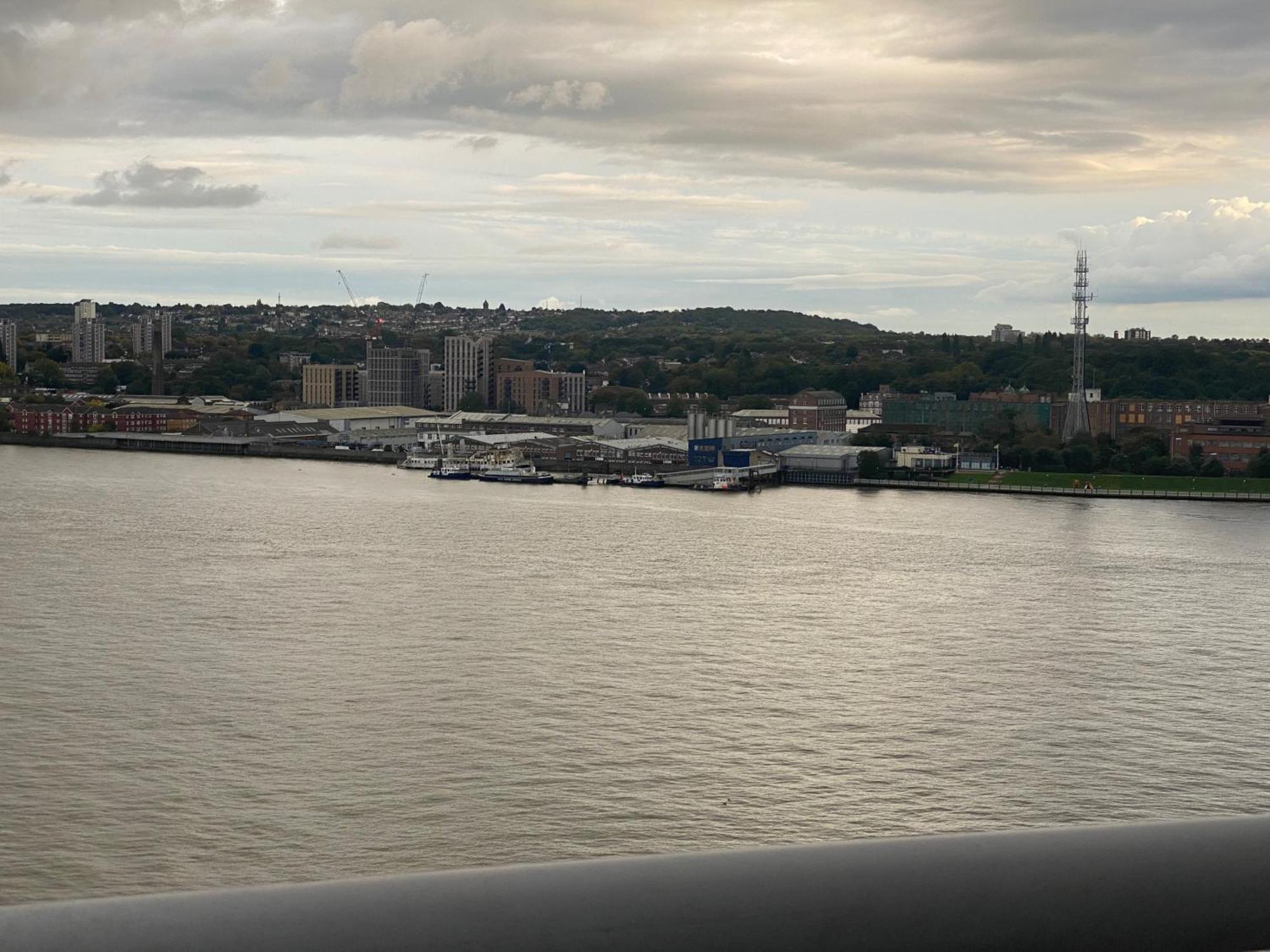 2 Bed Parking Balcony River View *