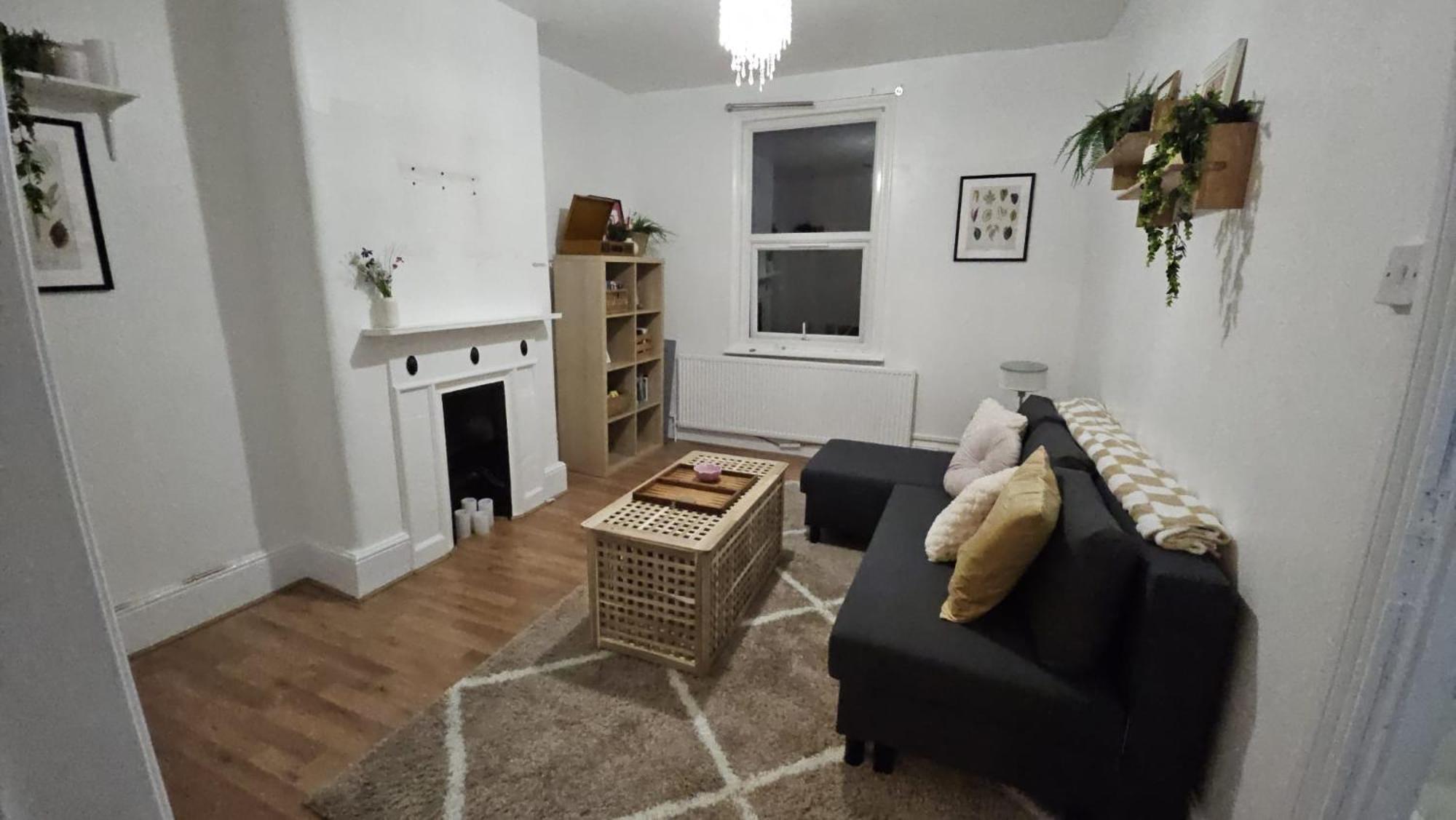Apartment 1br Flat Perfect For *