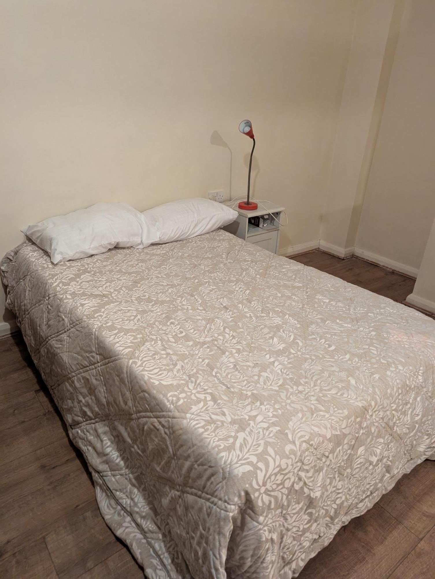 49 Donnington Court Homestay London