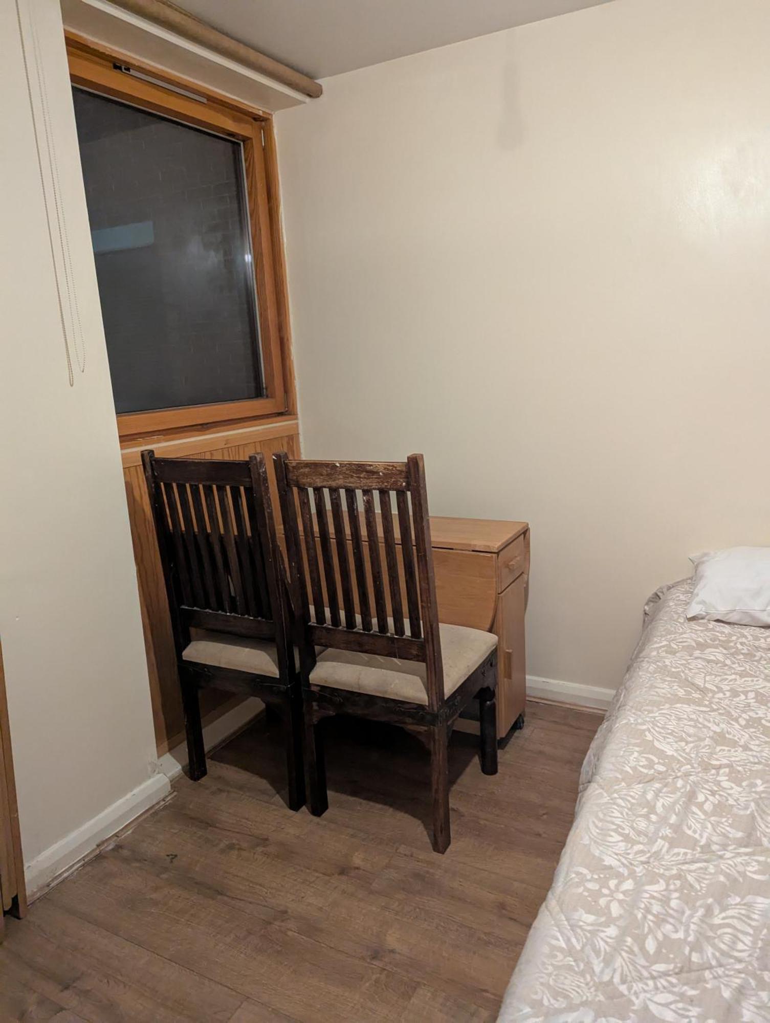 49 Donnington Court Homestay *