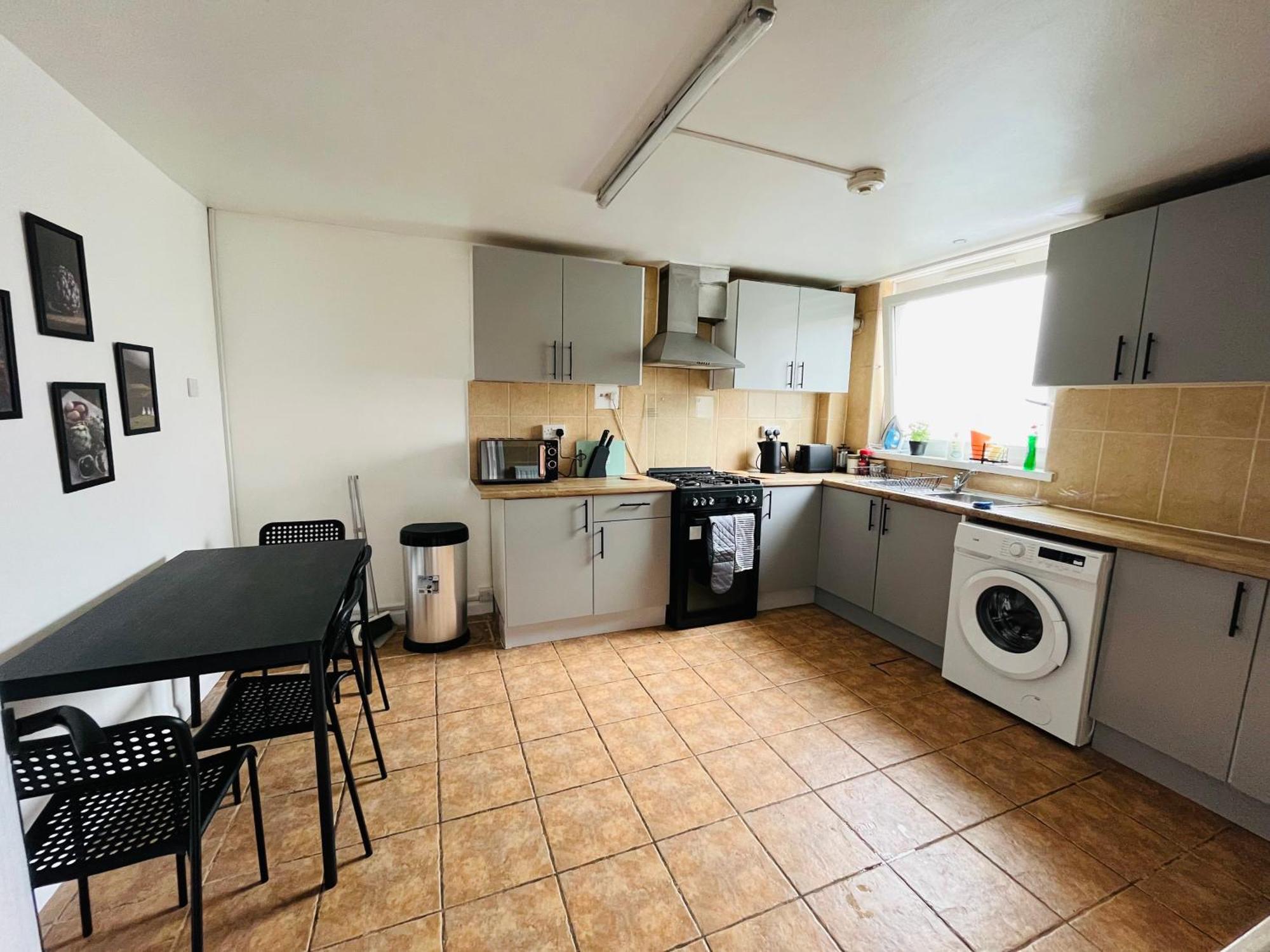 2 - Private Double In 4 Bed Flat Privatunterkunft