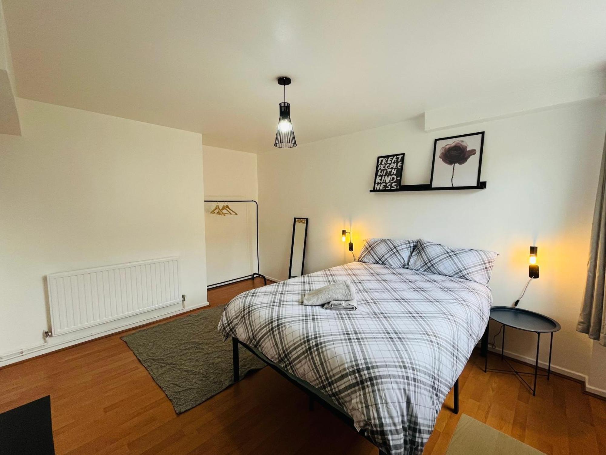 Privatunterkunft 2 - Private Double In 4 Bed Flat *