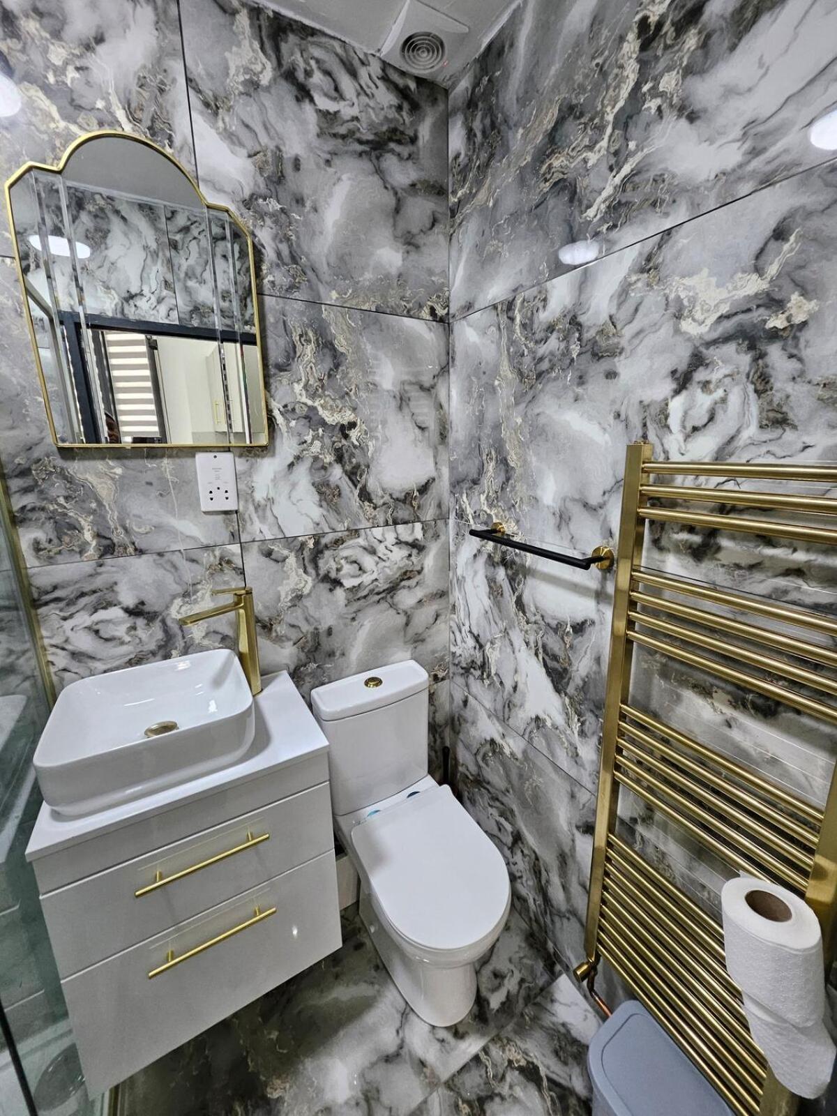 Sensational London-callcott * London