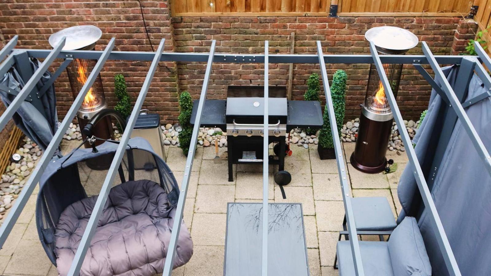 Housesleep14-freep-garden-bbq-patio-pooltable Holiday home *
