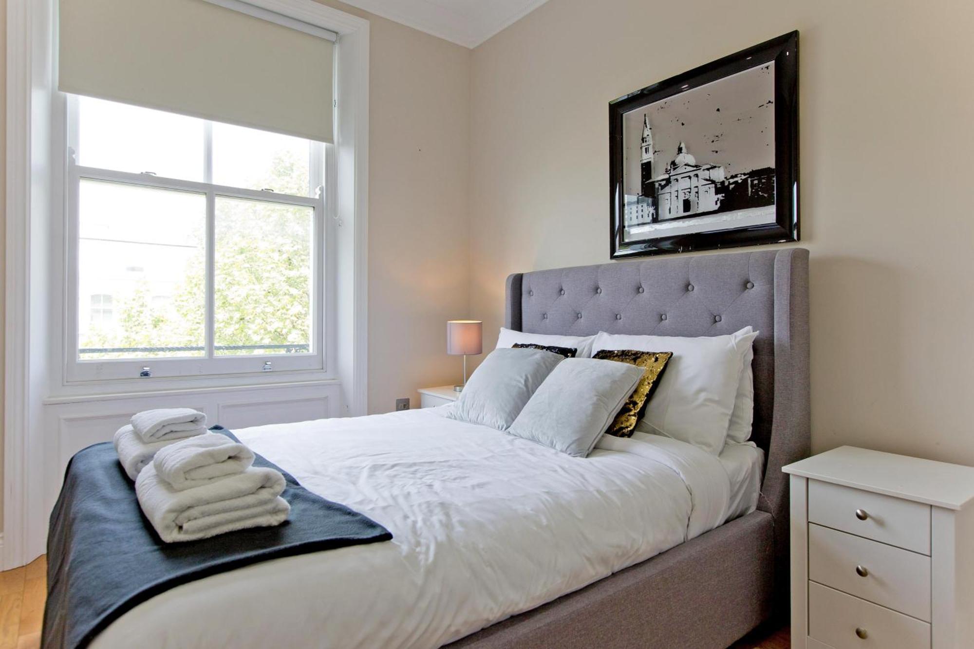 Family Kensington 2 Bed 07 London