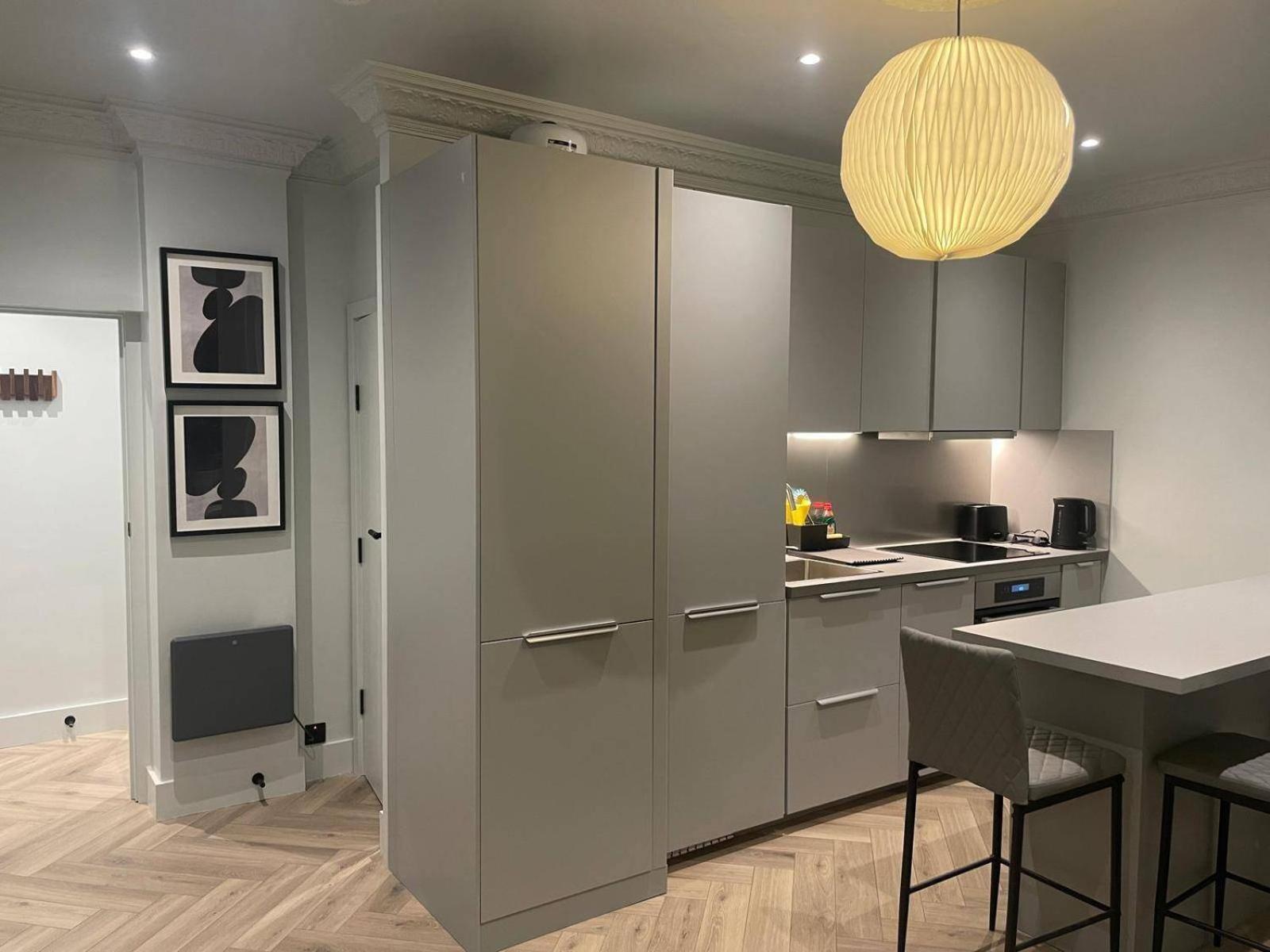 Nw119sg-modernapt-2guests-2br-1minhighstreet Apartamento Londres