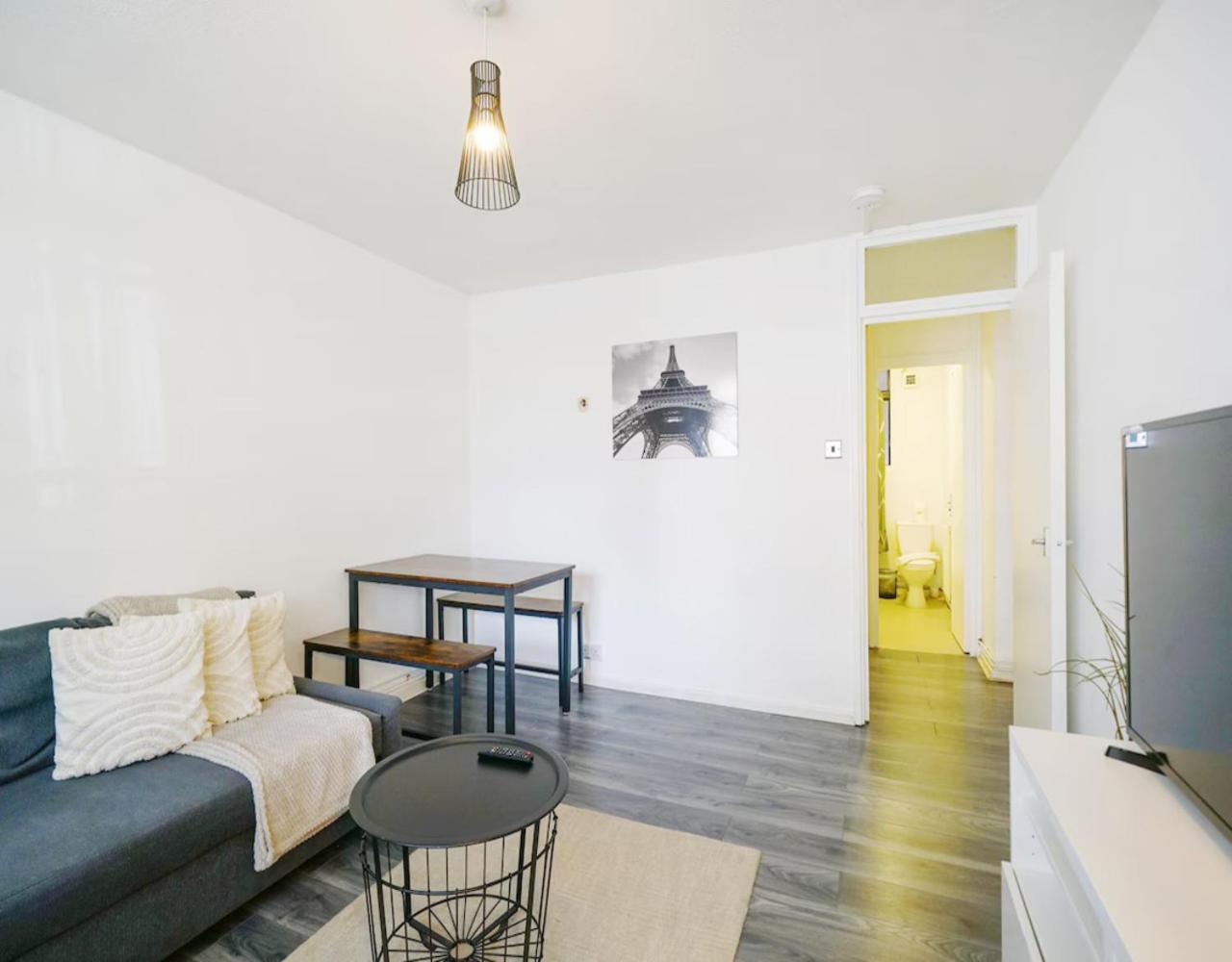 Apartment Stylish Two Bedroom London, West Kensington