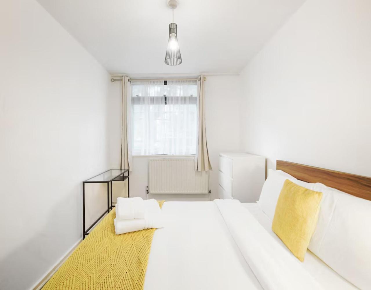 Apartment Stylish Two Bedroom London, West Kensington London
