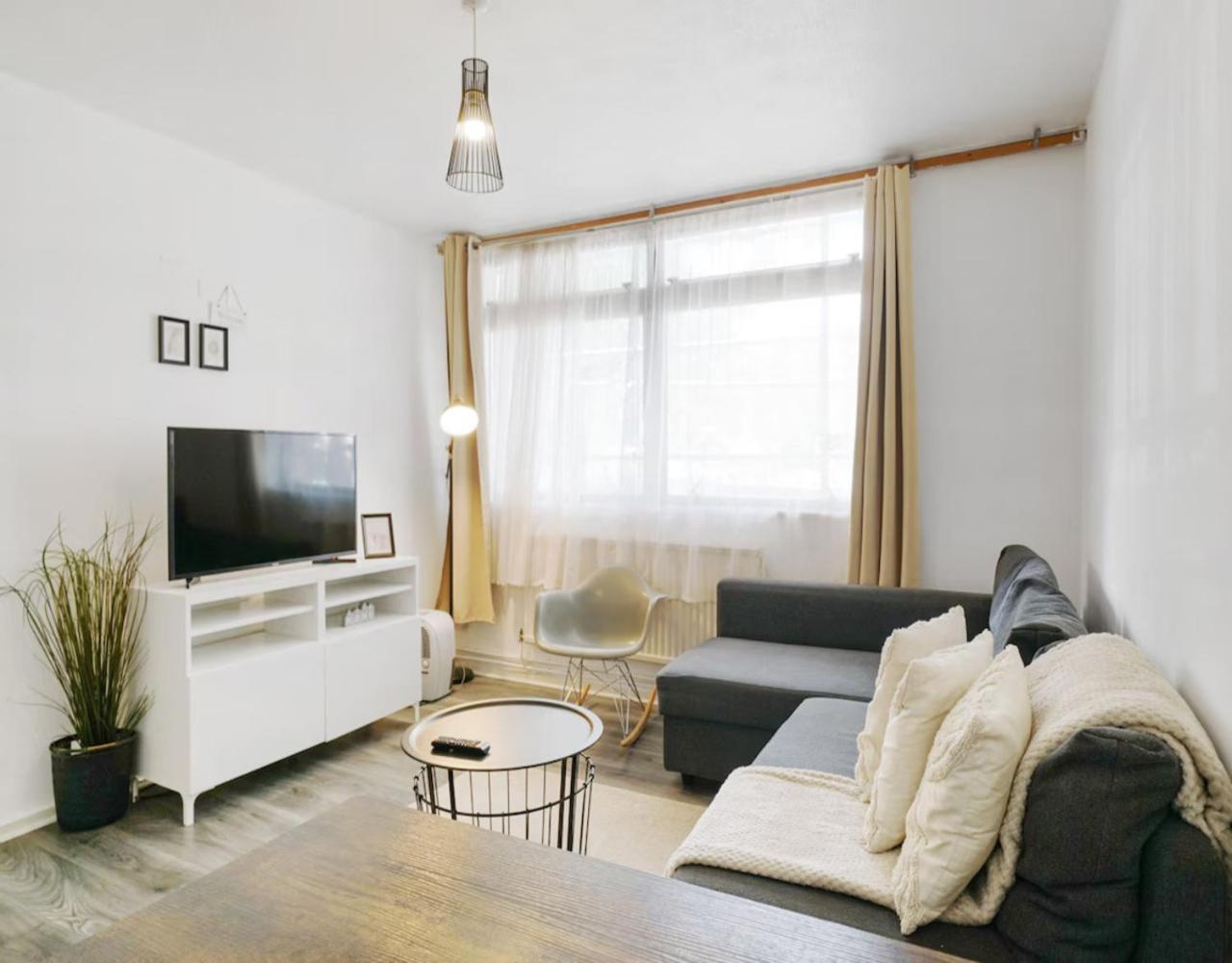 Stylish Two Bedroom London, West Kensington Apartment