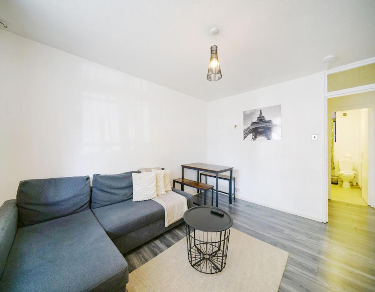 Stylish Two Bedroom London, West Kensington *