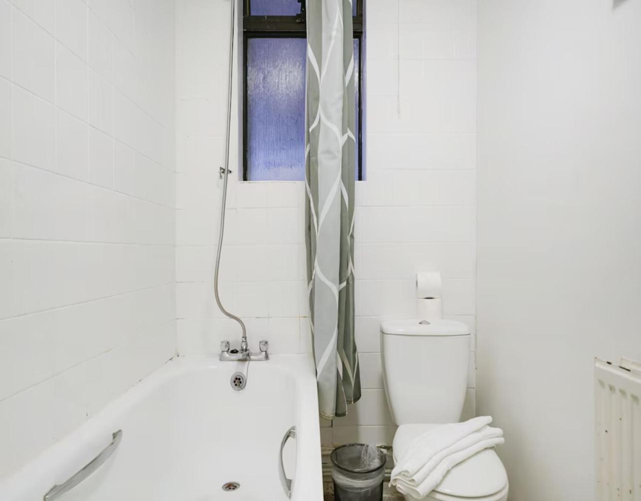 Stylish Two Bedroom London, West Kensington Apartment *