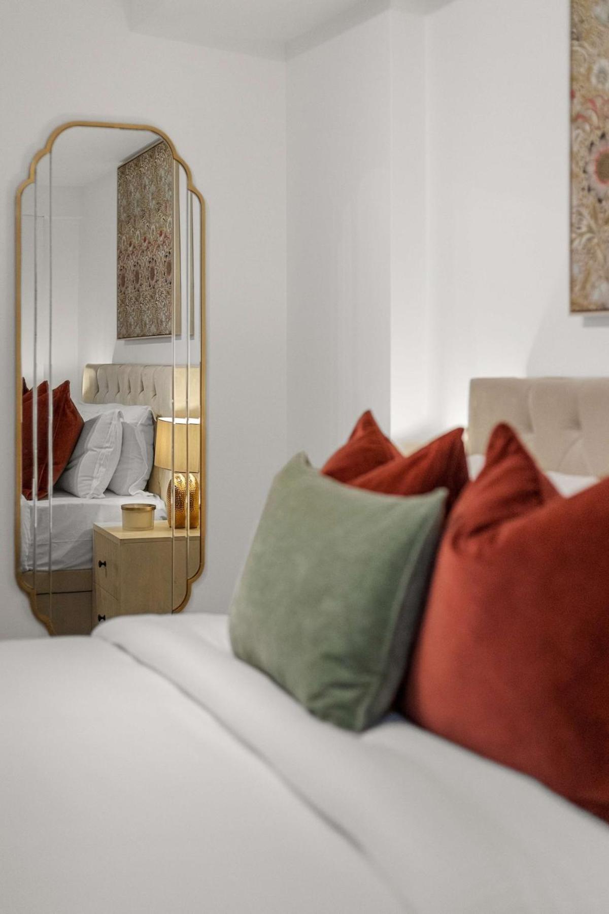The Urban Hideaway Near Portobello Road Apartment *