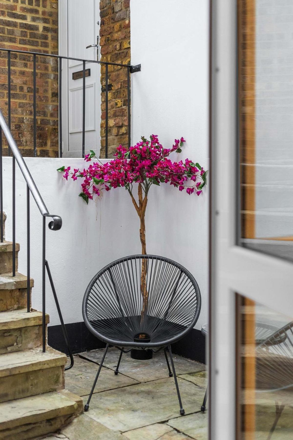The Urban Hideaway Near Portobello Road Apartment London