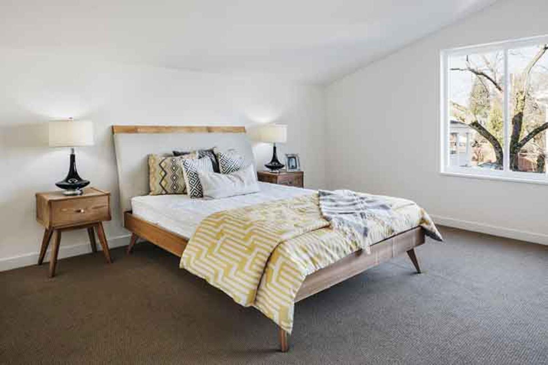 Sleeps10-garden-freeparking-bbq-familyfriendly *