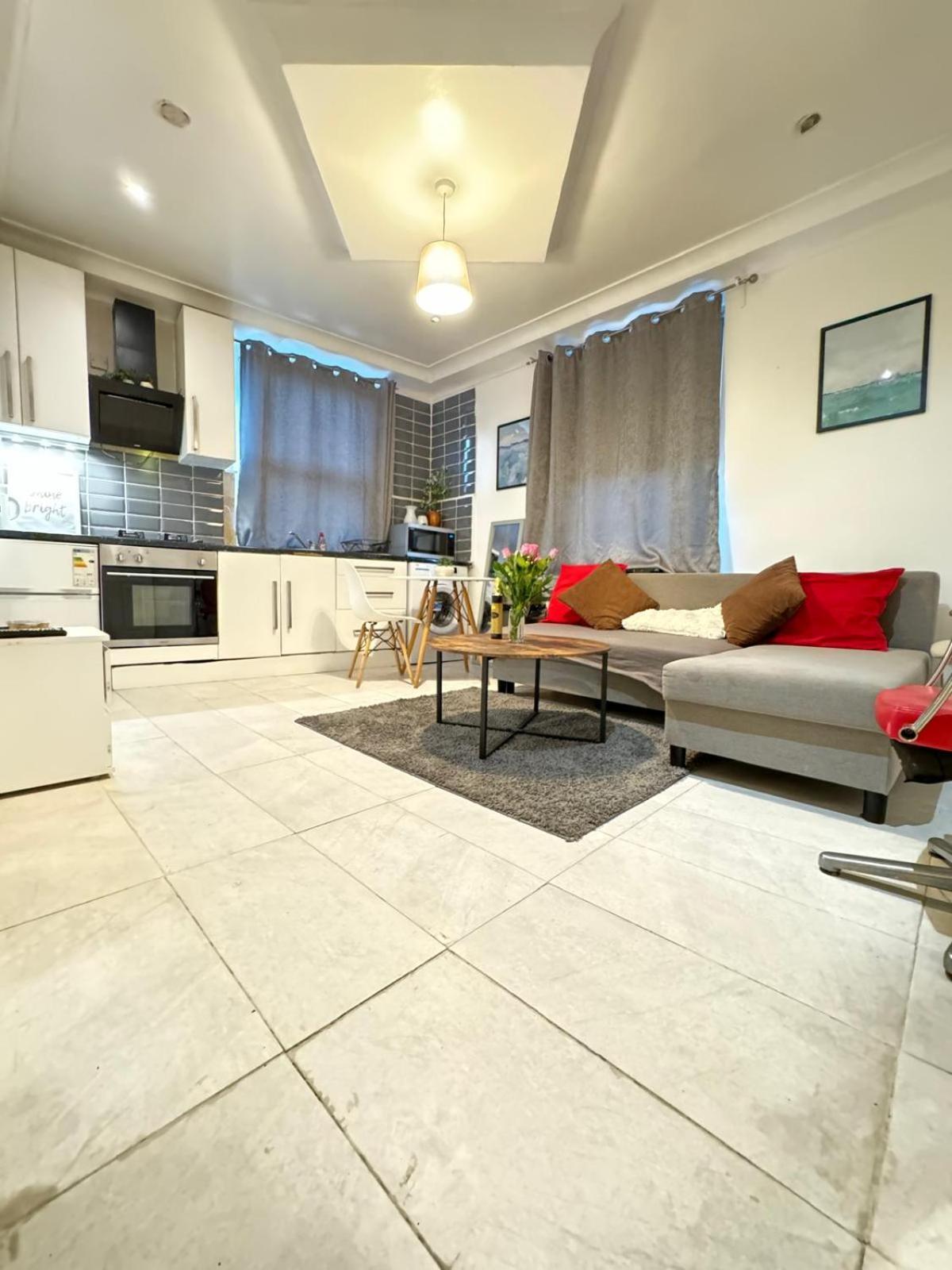 One Bedroom Flat Bell Street Apartment London