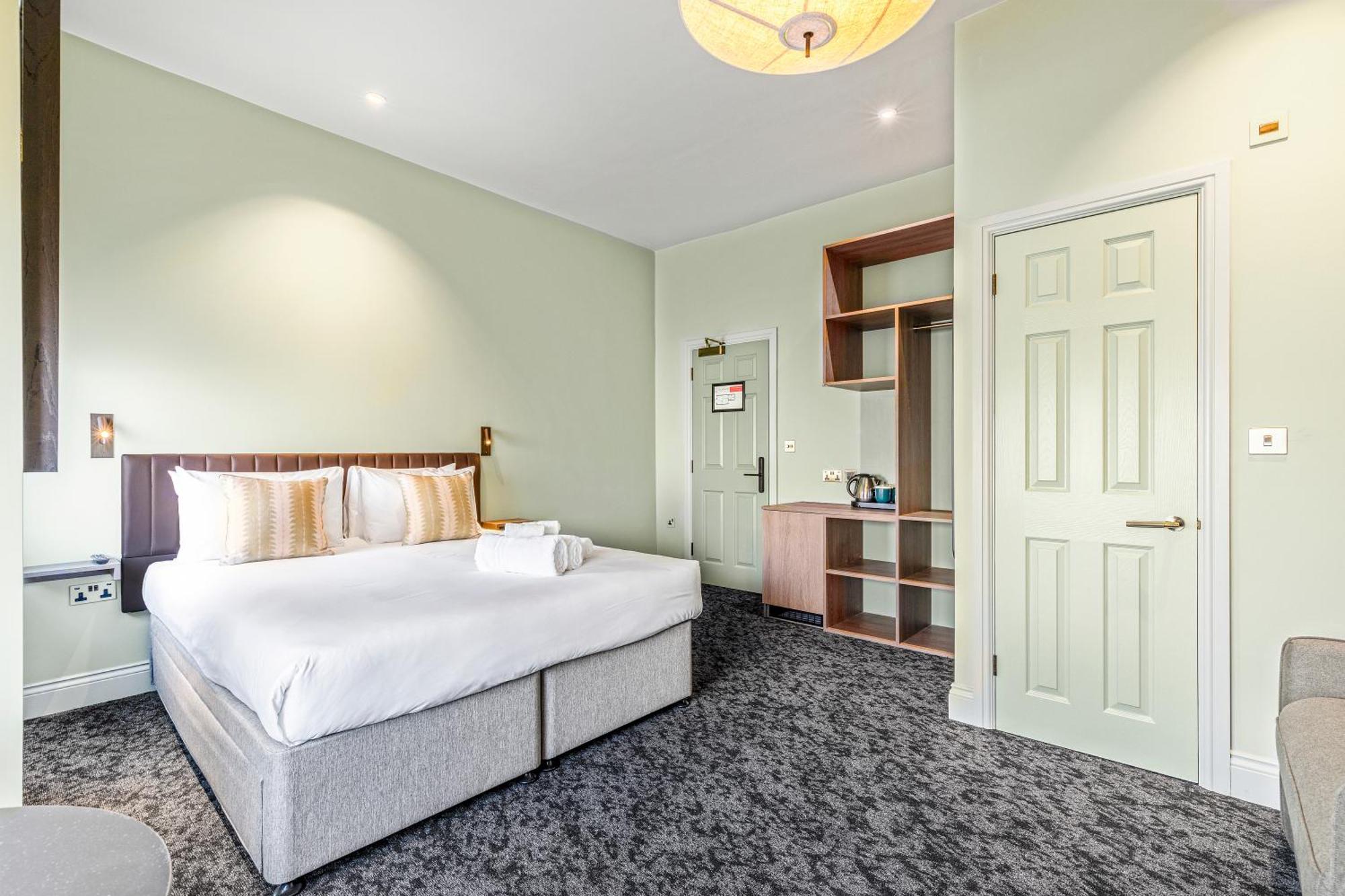Clapham 4*
