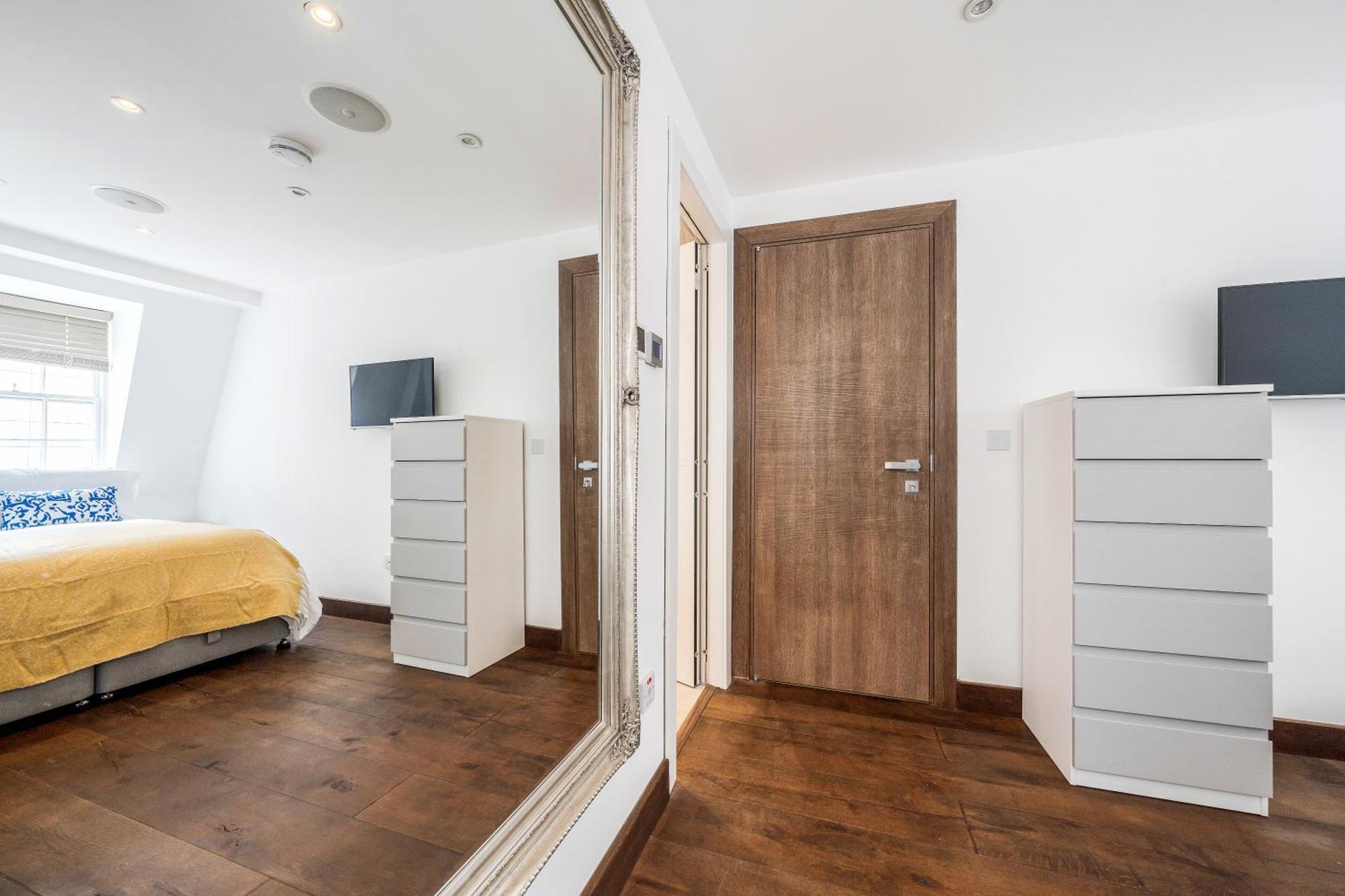 Apartment Mr Charing *