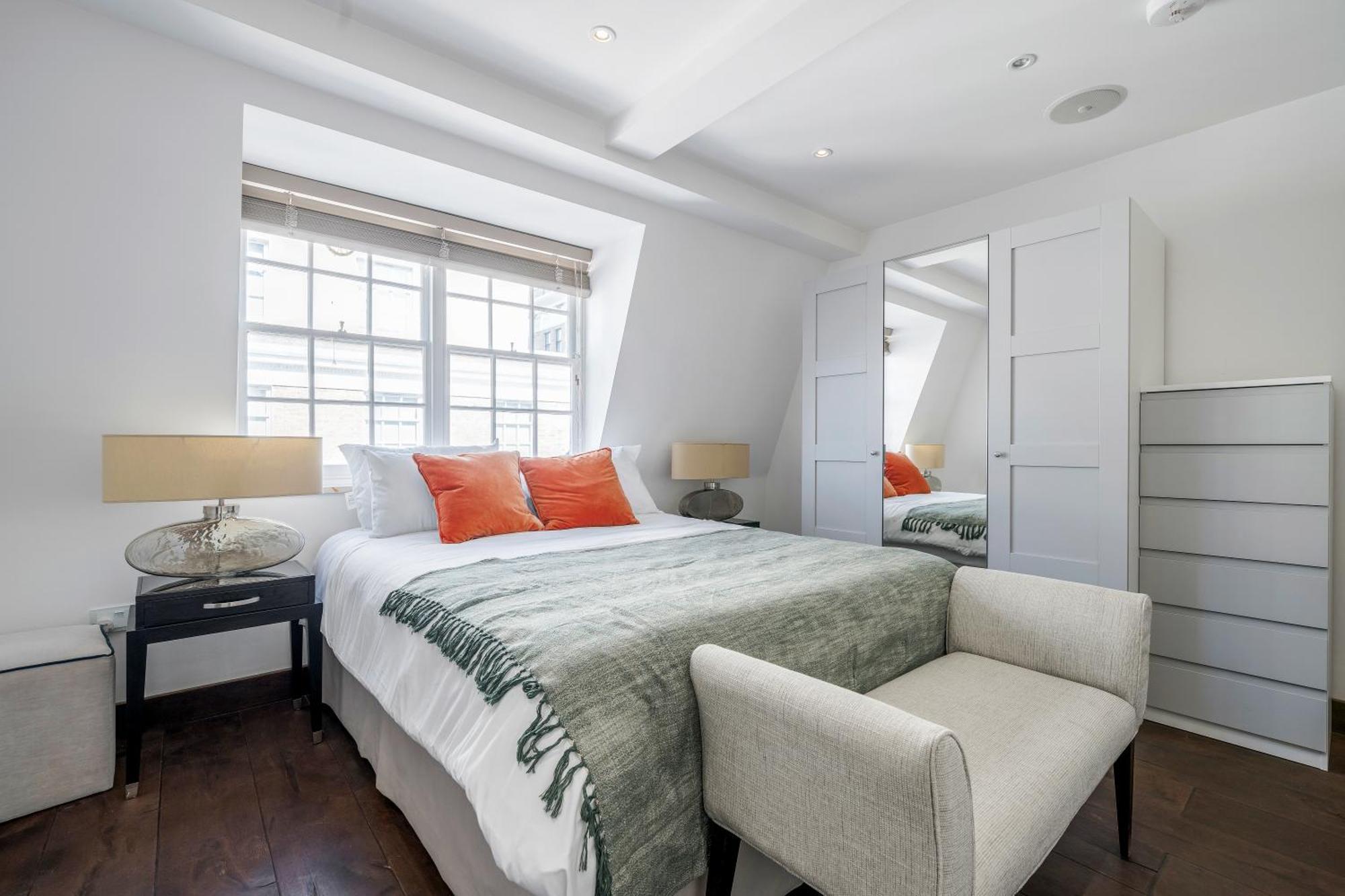 Mr Charing Apartment London