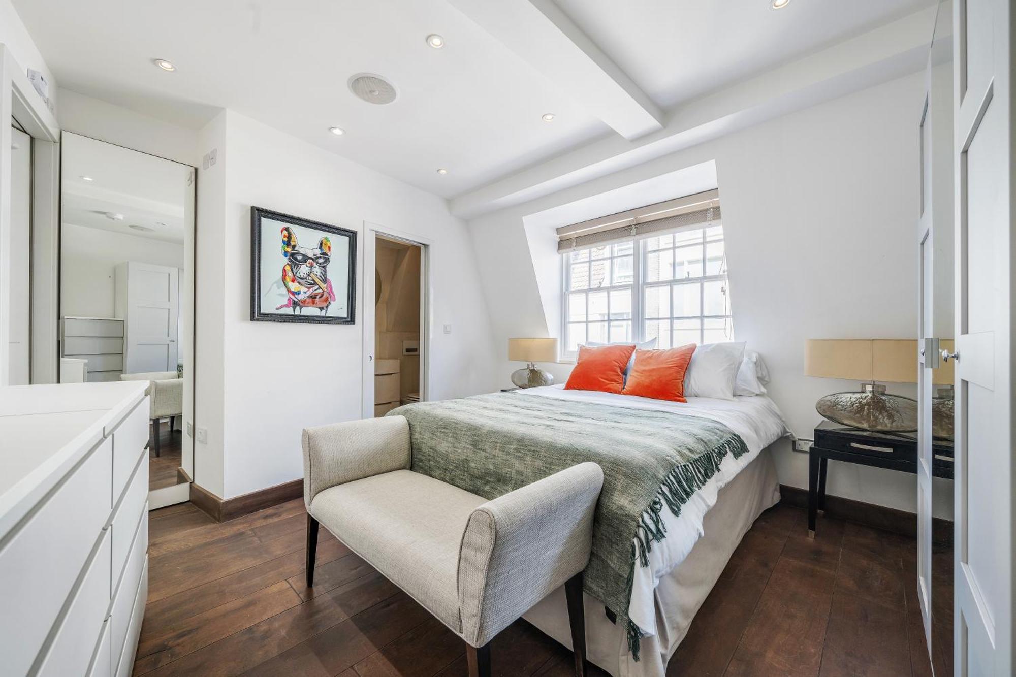 Apartment Mr Charing London