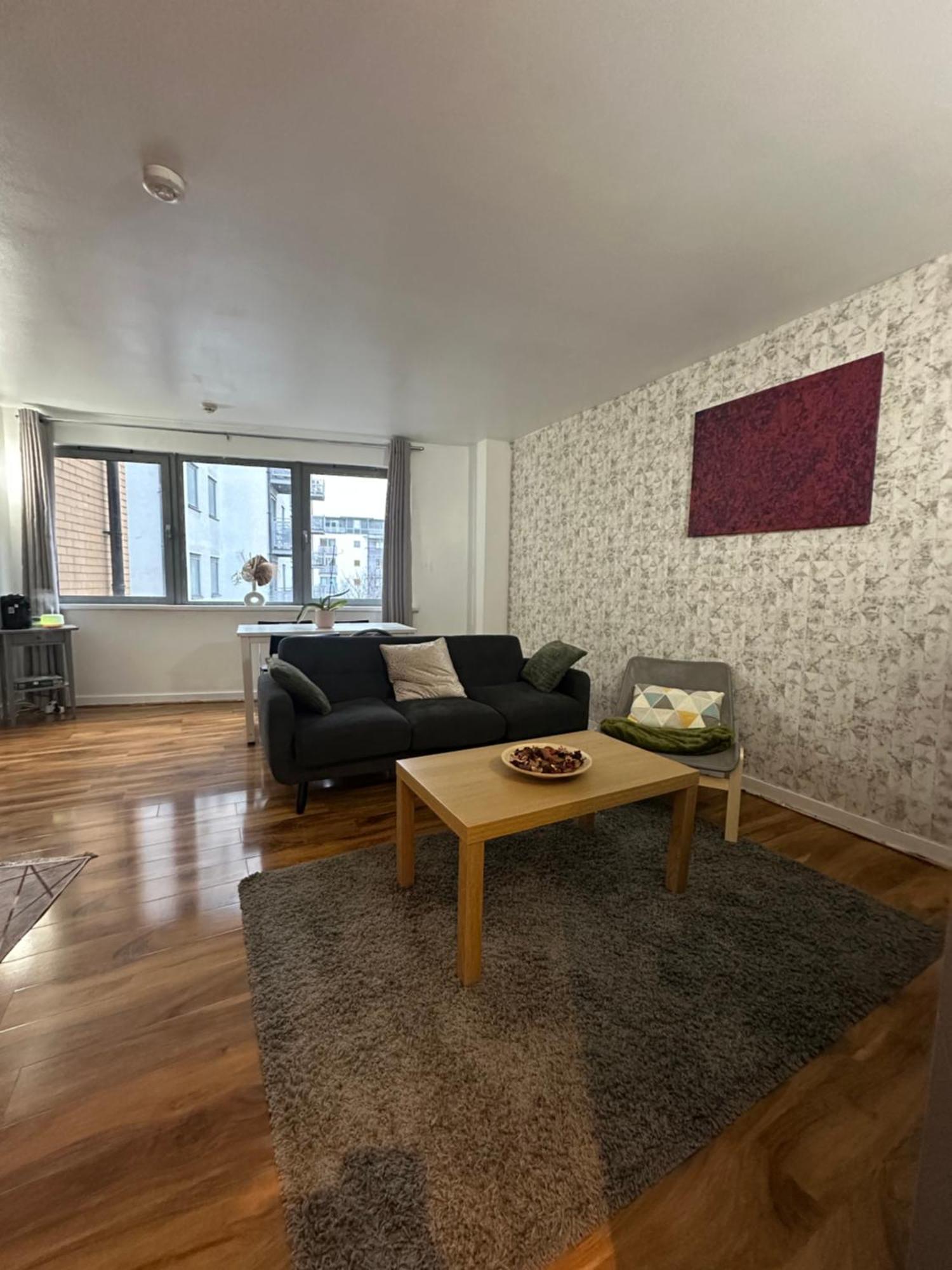 Apartment Greenwich Staycation! Gym-pool-parking-tube Station 2mins Away *