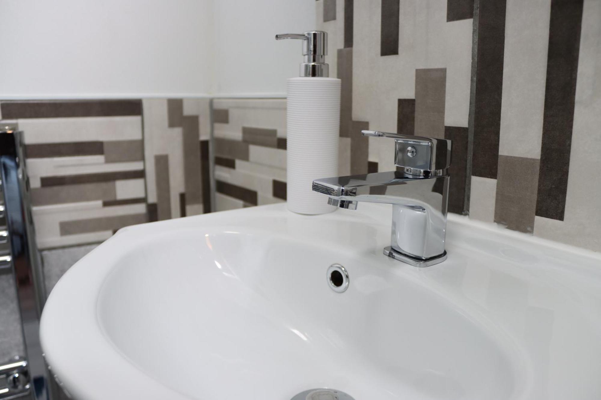 Cosy With Kitchenette And Private Bathroom - 15mins To London! Apartment