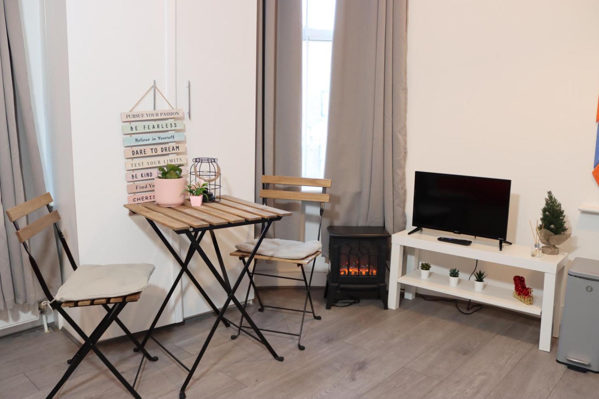 Apartment Cosy With Kitchenette And Private Bathroom - 15mins To London! *
