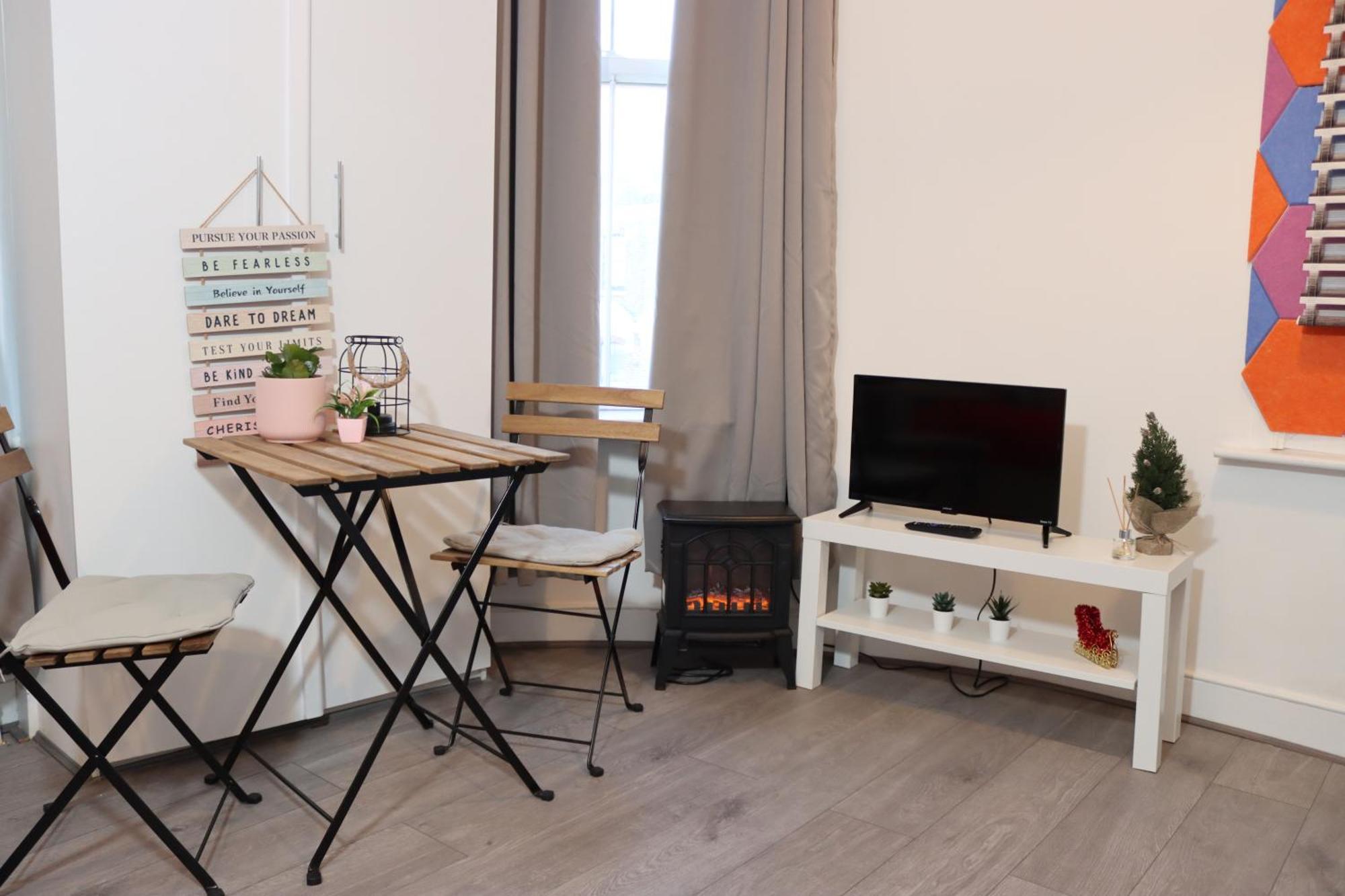 Apartment Cosy With Kitchenette And Private Bathroom - 15mins To London! London