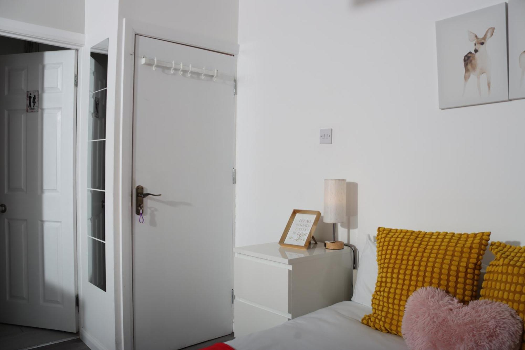 Cosy With Kitchenette And Private Bathroom - 15mins To London! London