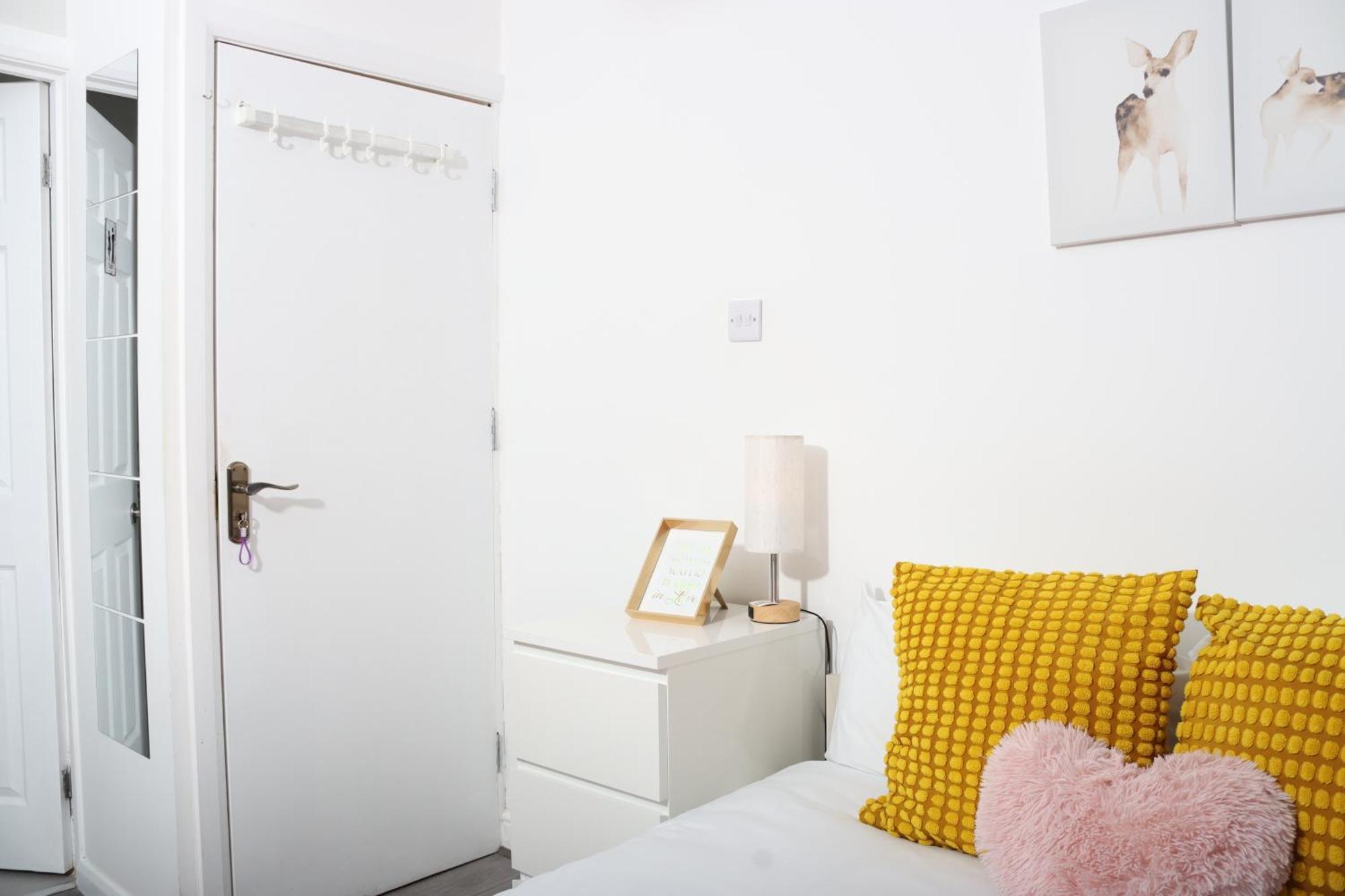 Cosy With Kitchenette And Private Bathroom - 15mins To London! Apartment