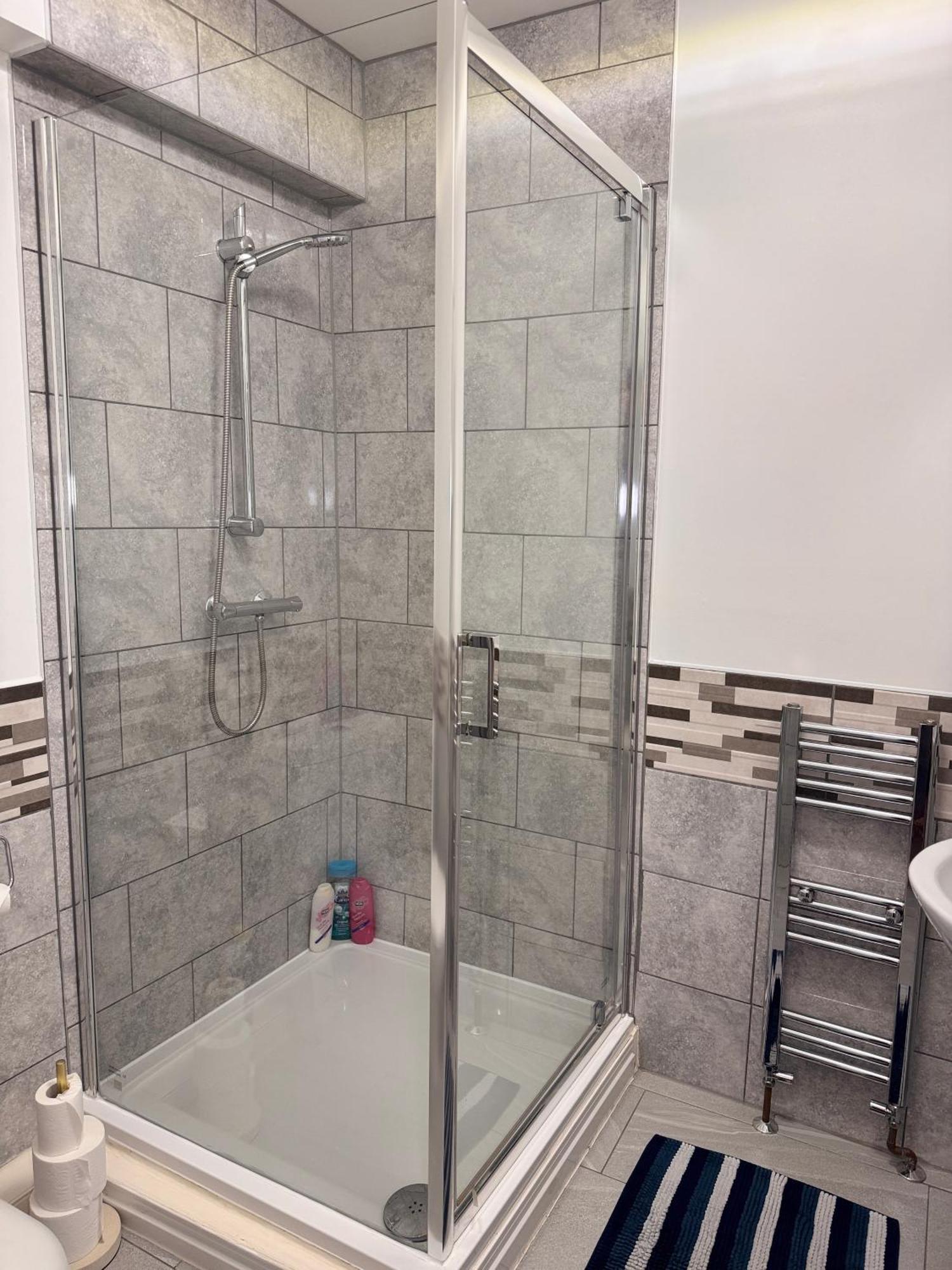 Cosy With Kitchenette And Private Bathroom - 15mins To London! Apartment *