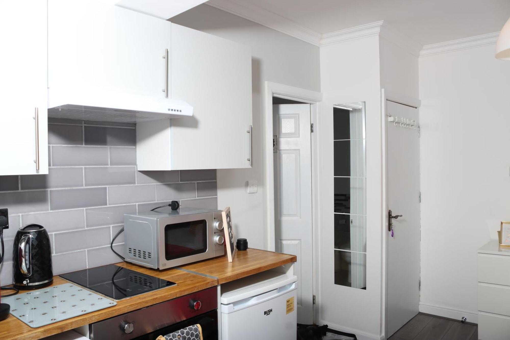 Apartment Cosy With Kitchenette And Private Bathroom - 15mins To London! *