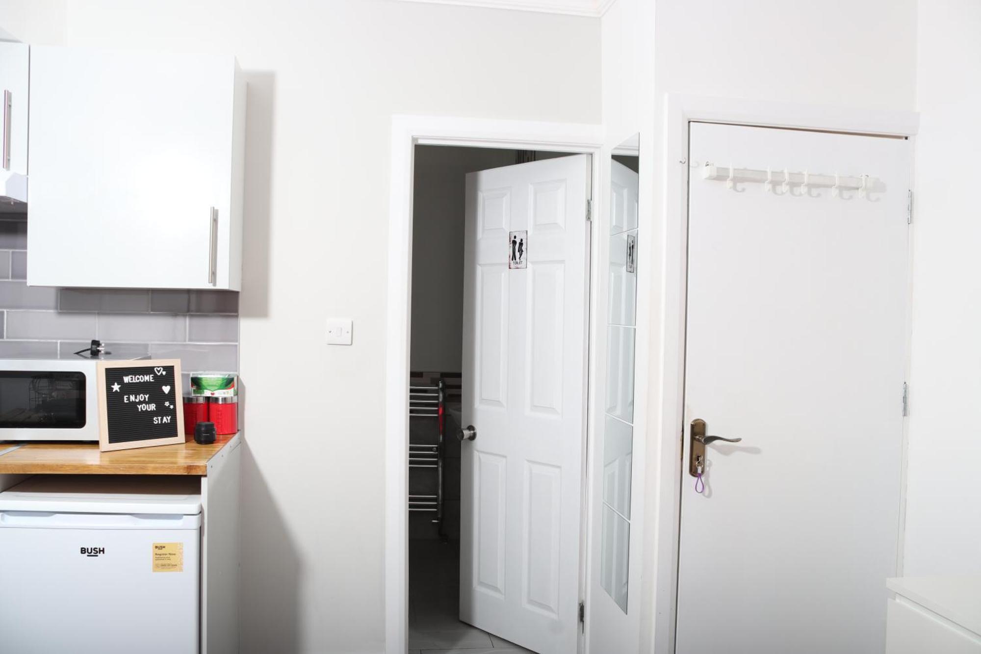 Cosy With Kitchenette And Private Bathroom - 15mins To London! Apartment London