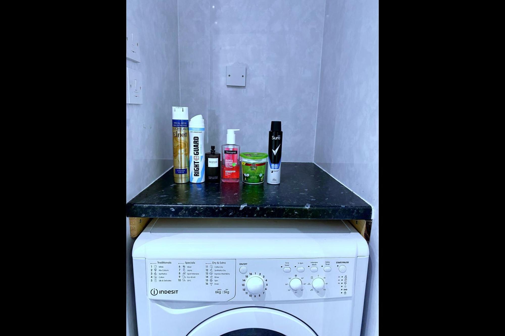 One Bedroom Spacious Step4 Ltd * London