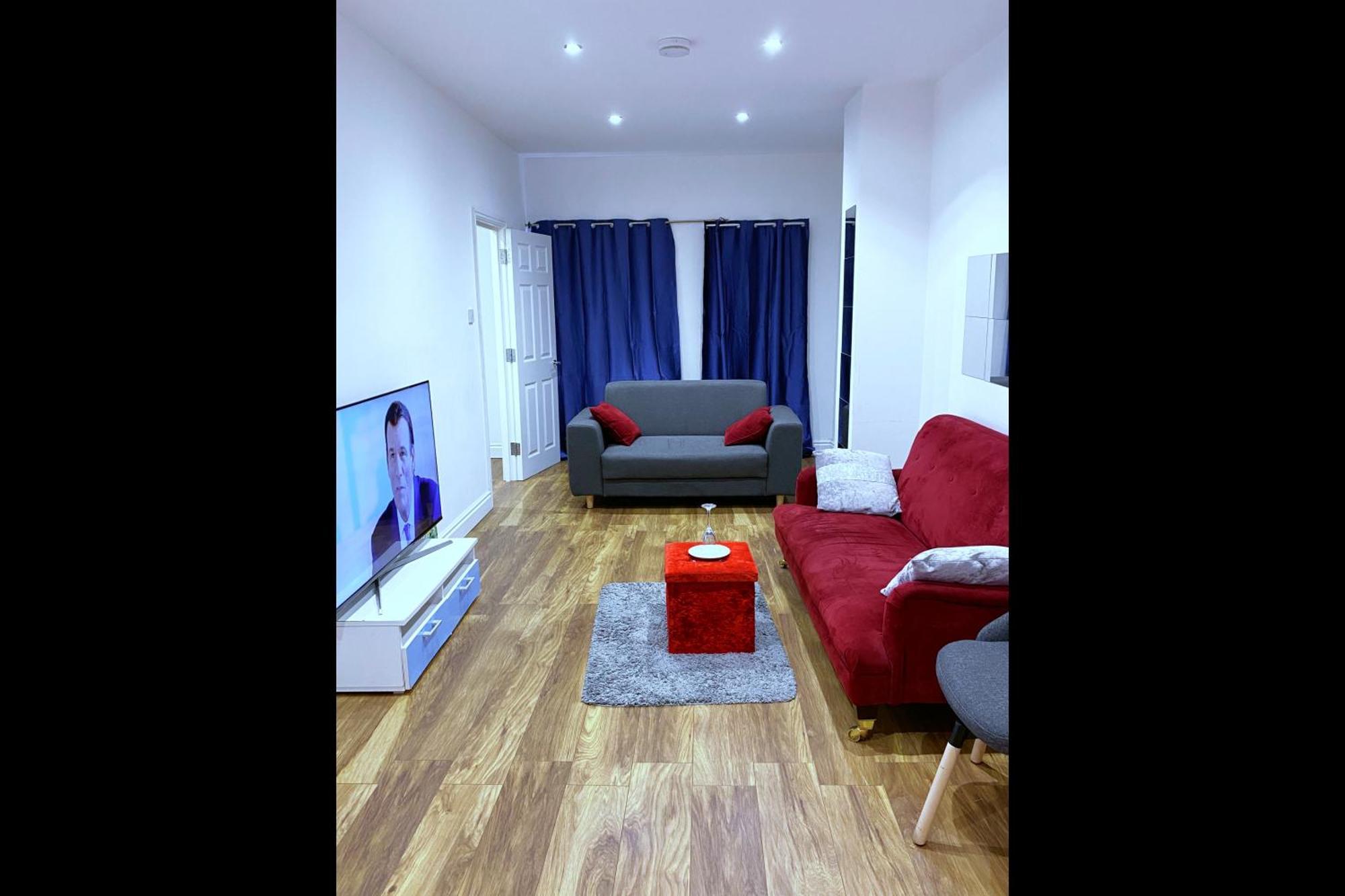 One Bedroom Spacious Step4 Ltd Apartment London